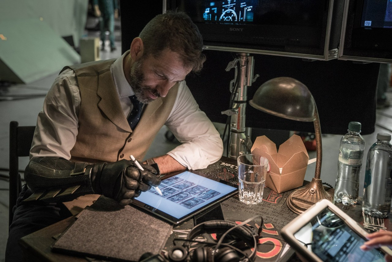 Zack Snyder mientras trabajaba en Justice League.